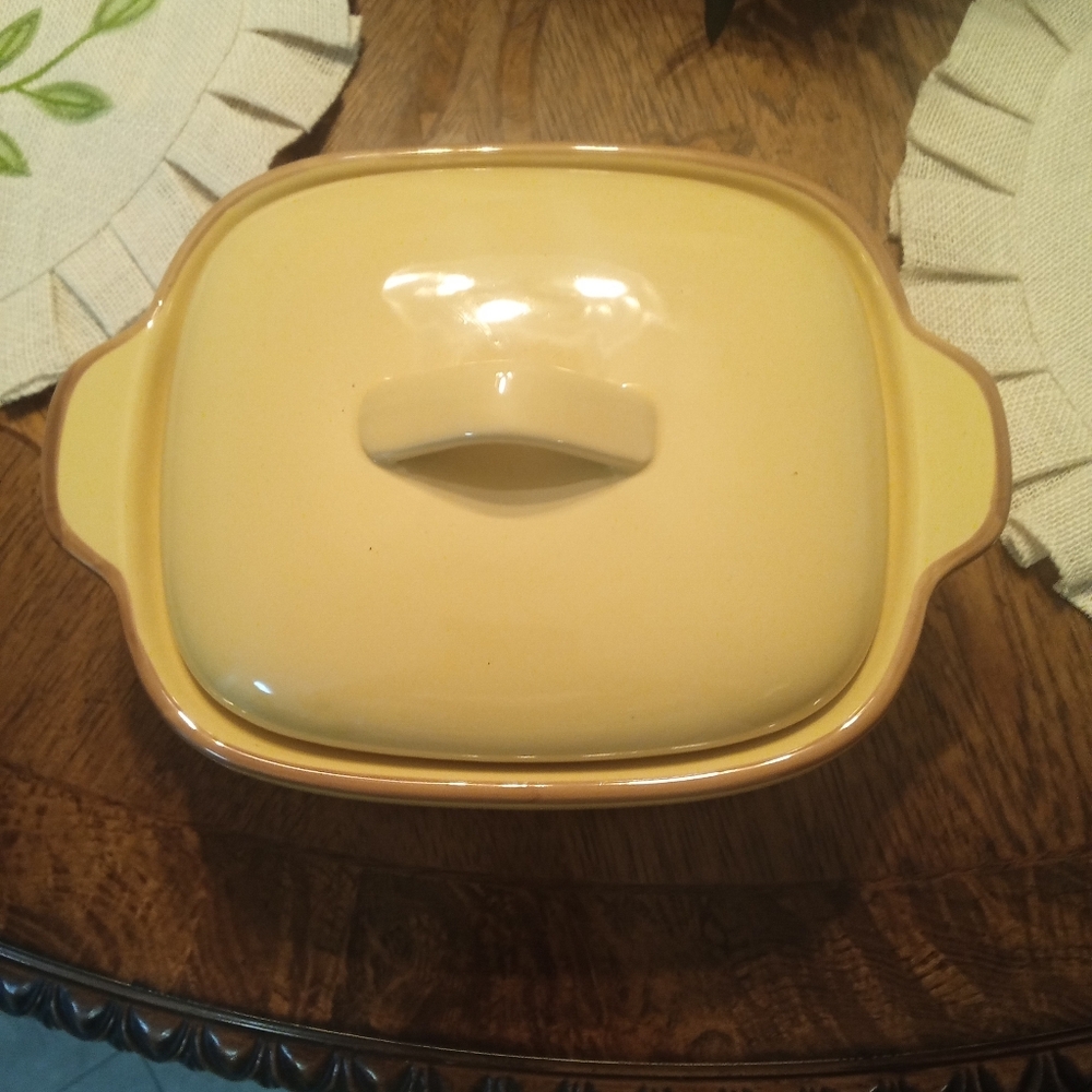 WMG Vintage Casserole Dish